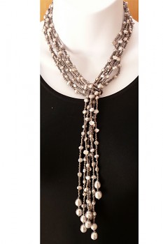 Náhrdelník s říčními perlami a korálky - stříbrná