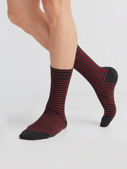 Klasické ponožky z biobavlny - červená cherry proužek